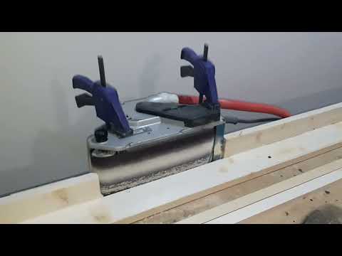 Видео: Ленточная шлиф машинка   Makita 9404. Отличное пылеудаление. Установка дверей.