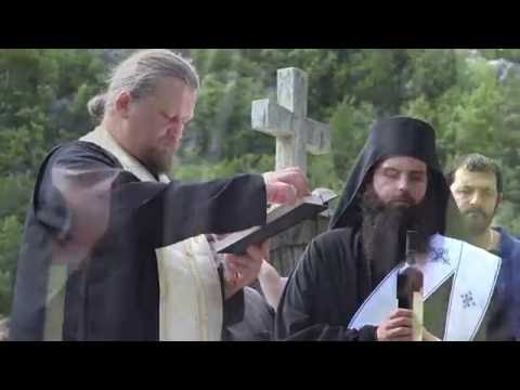 Видео: Бесједа јеромонаха Сергија на Видовдан у Јован долу - манастир Острог 2016 г.