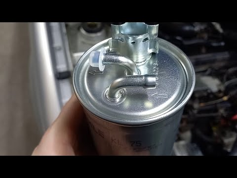 Видео: Замена топливного фильтра пассат б3 дизель / Change of fuel filter Passat 35i 1.9 TD
