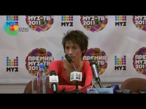 Видео: Земфира издевается над журналистами на пресс конференции. | Земфира против НТВ.