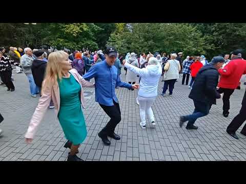 Видео: 5.10.25г... "Ах, Эти Чёрные Глаза"... звучит на Танцполе в Гомельском парке... 
