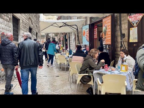 Видео: ИТАЛИЯ СЕГОДНЯ 🇮🇹 БАРИ: ГОРОД ВЕДЬМ, АРОК И НАСТЕННЫХ ИКОН