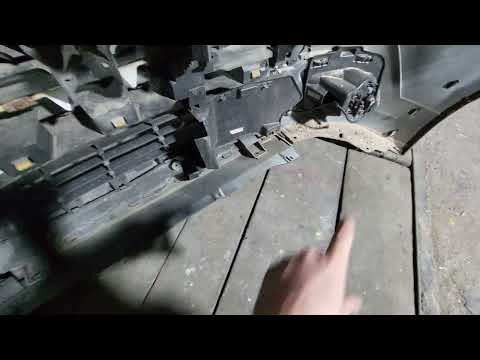Видео: Рено сандеро степвей снять бампер
