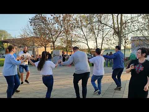 Видео: Три пъти е мама, три пъти гиздила и китка песни - Варненско хоро и Дайчово хоро - Галя Гильова