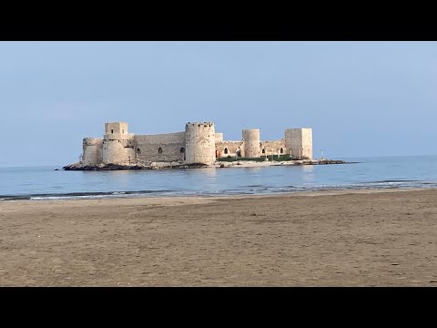 Видео: НЕДОРОГОЙ КУРОРТ ТУРЦИИ!! КЫЗКАЛЕСИ - ПЛЯЖ С ГОЛУБЫМ ФЛАГОМ.