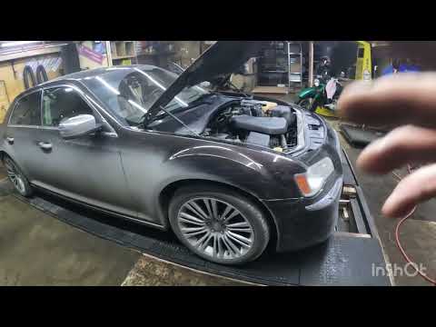 Видео: Крайслер 300C 2012 год замена основного радиатора и не только.