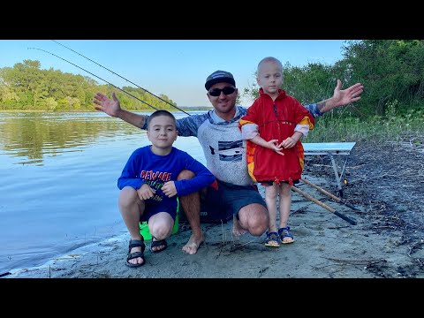 Видео: Ловля ЛЯЩА на ФІДЕР! Рибалка з сім'єю!