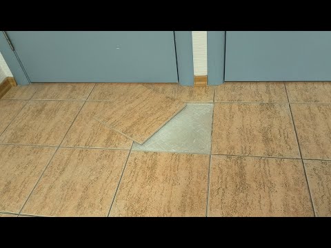 Видео: Что делать если отпала плитка. Простой способ.