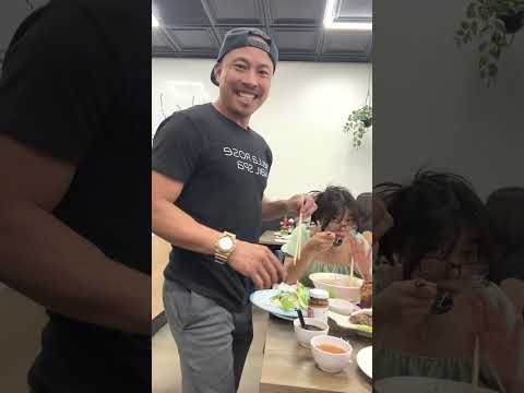 Видео: Спринг-ролл с целой рыбой