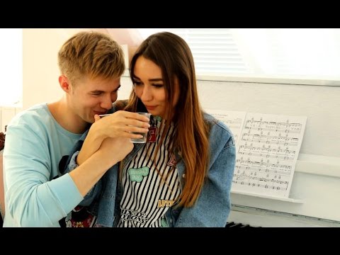 Видео: Как поцеловать парня ОЧЕНЬ ГОРЯЧО | Контрастный поцелуй | Уроки поцелуев