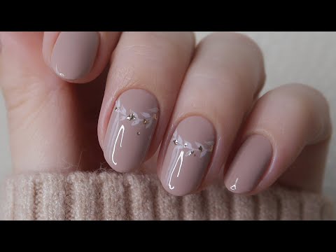 Видео: Нюдовый маникюр на коротких ногтях. Маникюр без лампы, обычный лак