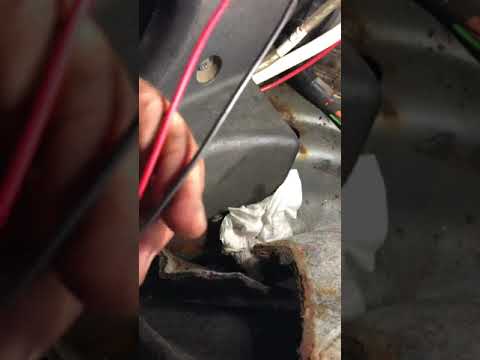 Видео: Установка зеркал SE на Приоре 1, подключение