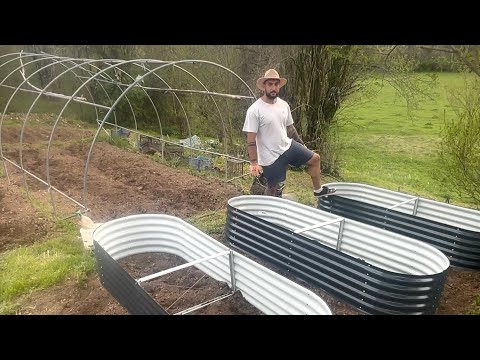 Видео: Живот на село: Готовим се за зеленчуци и кокошки – село, градина и дърводелство! Епизод 5