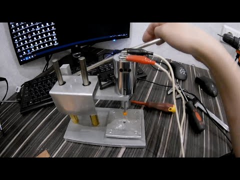 Видео: Простая сверлилка для печатных плат