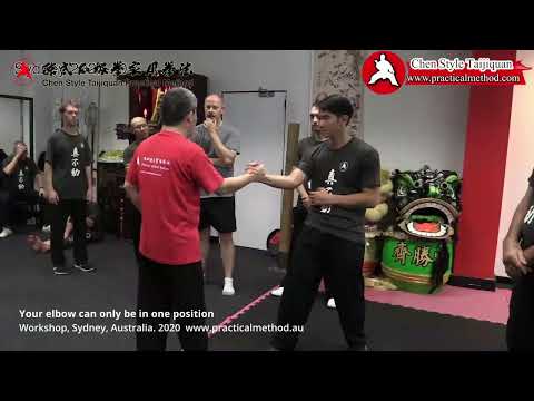 Видео: Локоть может находиться только в одном положении.