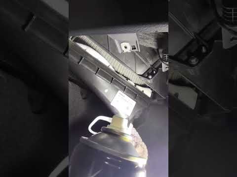 Видео: Volkswagen Touareg - антибактериальная обработка внутреннего радиатора кондиционер и салона авто