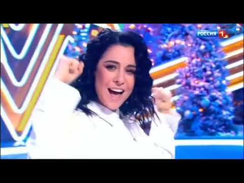 Видео: Новогодний голубой огонек 2021 #2МАШИ Мама я танцую