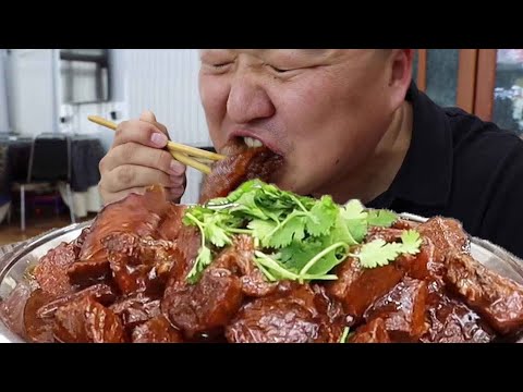 Видео: Ацян использовал 3 фунта говядины, чтобы сделать «тушеную говядину». Он был нежным и сочным, и это
