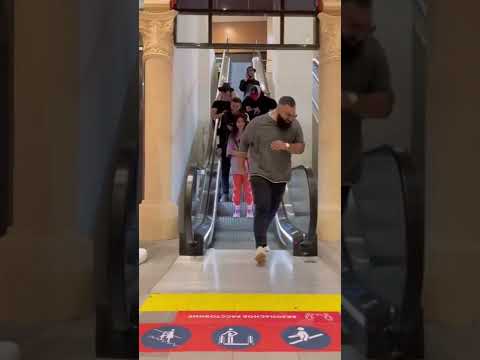 Видео: РЖАЛ В ГОЛОС ВЕСЬ ЭСКАЛАТОР
