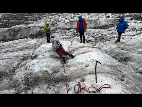 Видео: Спасработы. Спасение из ледниковой трещины. Часть 1
