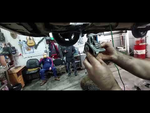 Видео: Хонда Одиссей 2.3л  обзор интересного узла двигателя, поиск течи масла, замена грм и сальников.