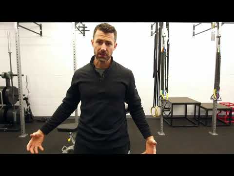 Видео: Три быстрых упражнения для плеч, которые помогут гольфистам укрепить вращательную манжету плеча