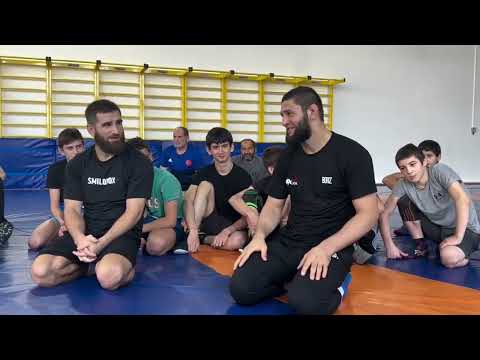 Видео: Бувайсар Сайтиев и Хамзат Чимаев. Беседа со спортсменами после мастер класса. Хасавюрт.