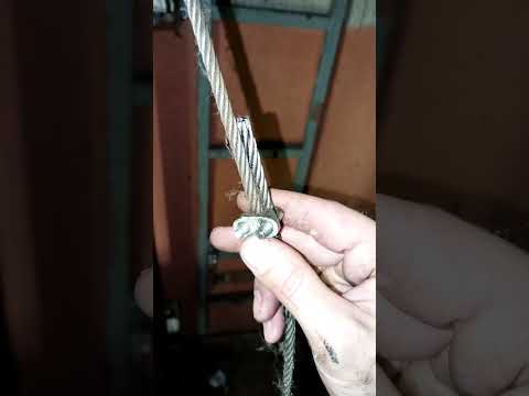 Видео: Замена троса ограничителя скорости (в одну каску))