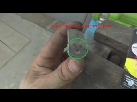 Видео: как приклеить крепление на стекло для салонного зеркала.