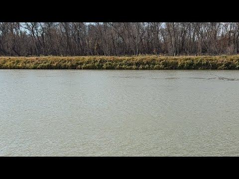 Видео: Рыбалка на реке . Хорошая погода