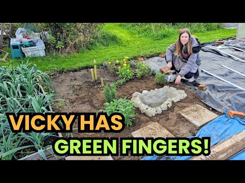 Видео: День посадки у Вики! Превращаем участок в рай для диких животных 🌼🐝