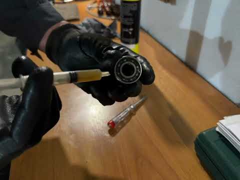 Видео: Замена подшипников колеса питбайк. 