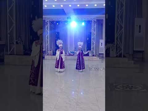 Видео: Айнура Кожобергенова, Динара Иманбекова...,,Мин кыял ,, рестораны.  .Токтогул ..