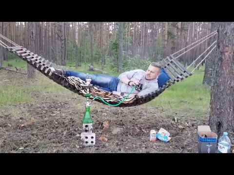 Видео: Удобный деревянный гамак