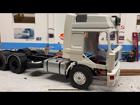 Видео: Покраска кабины MAN F2000 jx model 1:14 модель Lackierung