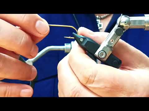 Видео: Как зажимать крючок в тиски.