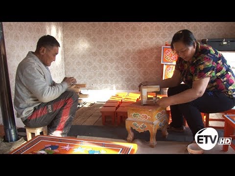 Видео: Н.Энхтайван гуай гэргийн хамтаар модон ширээ, сандал хийдэг болоод 10 гаруй жил болжээ.