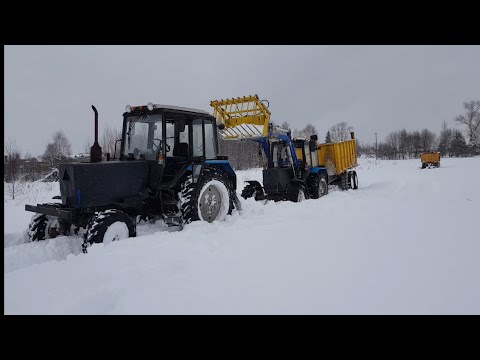 Видео: трактора МТЗ 82.1 в две тяги таскают телегу по снегу. Добить любой ценой силосную яму.