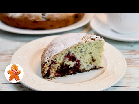 Видео: Цыганский пирог на кефире ✧ С черной смородиной и шоколадной пропиткой