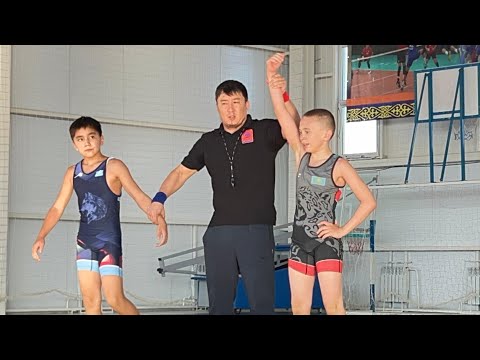 Видео: Назар Курманов на турнире по вольной борьбе.2.11.25.41кг