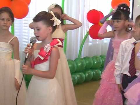 Видео: Песня "Просто, мы маленькие звезды". Выпускной бал в детском саду.
