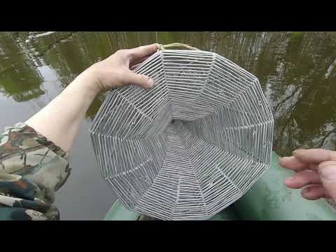 Видео: Корчажки (морды). Поиск живца в закоряженном пруду.