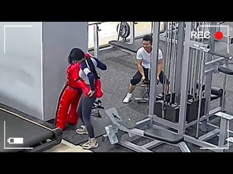Видео: 40 НЕВЕРОЯТНЫХ МОМЕНТОВ, СНЯТЫХ НА КАМЕРЫ НАБЛЮДЕНИЯ