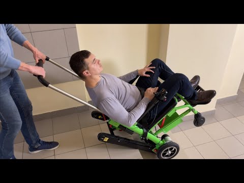 Видео: Электро-коляска с гусеничным подъемником для инвалидов ДС12.