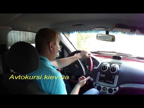 Видео: Как правильно вращать руль автомобиля.