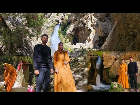 Видео: Небольшая палатка у водопада | Романтическая жизнь Марьям и Аги Хасана на лоне первозданной природы