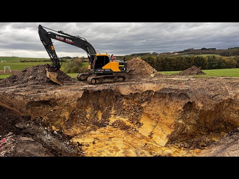 Видео: Начало рытья ямы 13х13 м и вывоза ее на полигон.