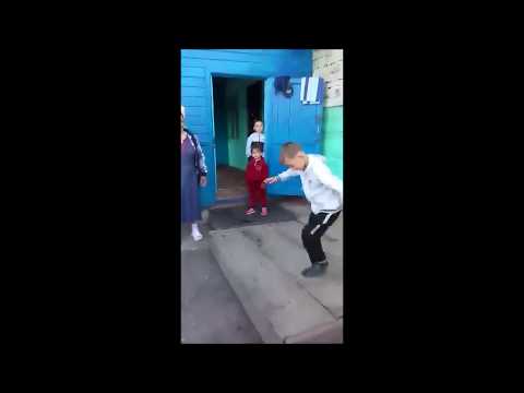 Видео: A little talent .-Говори цыганский сын!