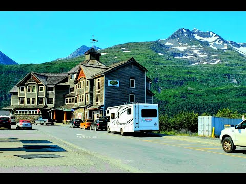 Видео: Странный город. Самый удивительный город мира - Whittier. Невероятная Alaska.