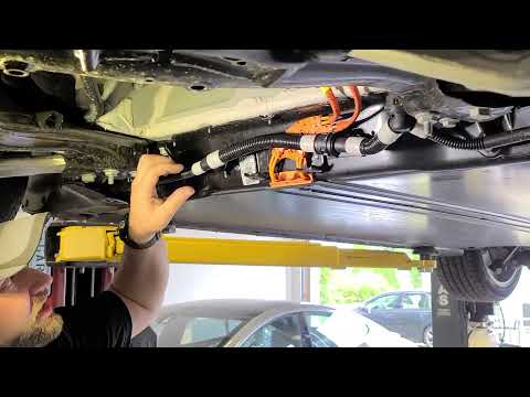 Видео: Экономия для клиента 15 300 долларов за самостоятельный ремонт аккумулятора Tesla